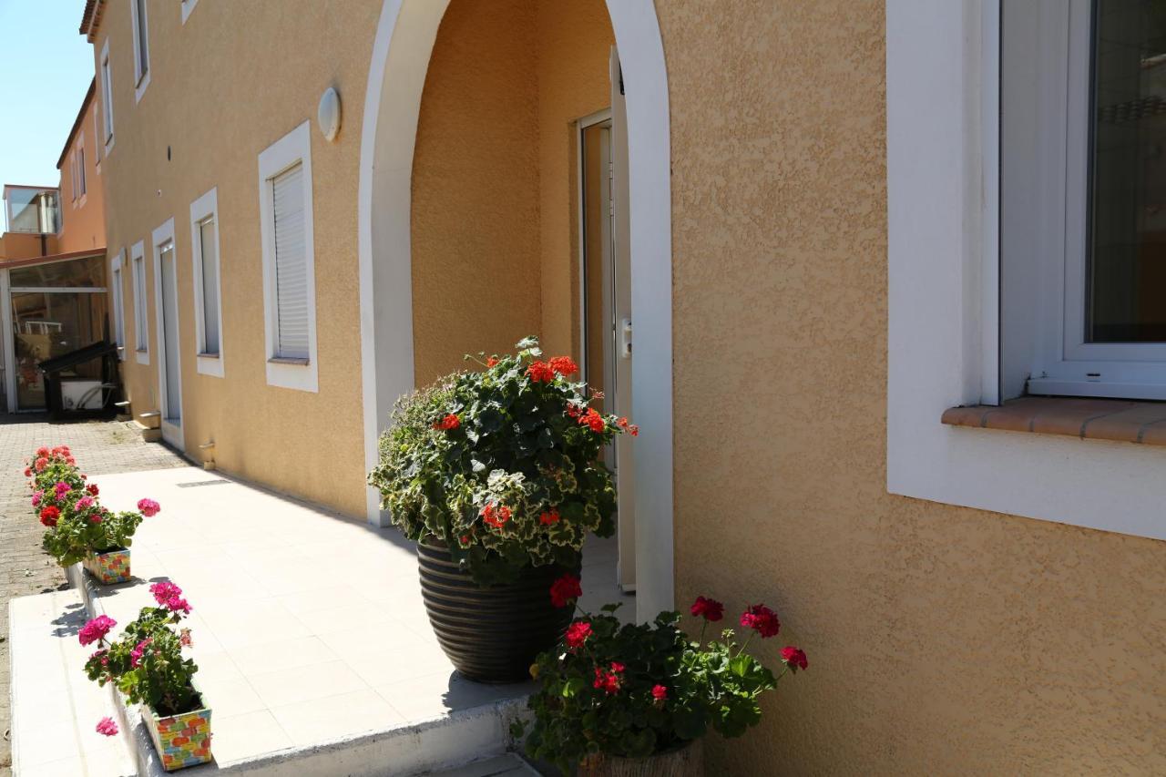 Hotel Myriam Vias Plage Bagian luar foto